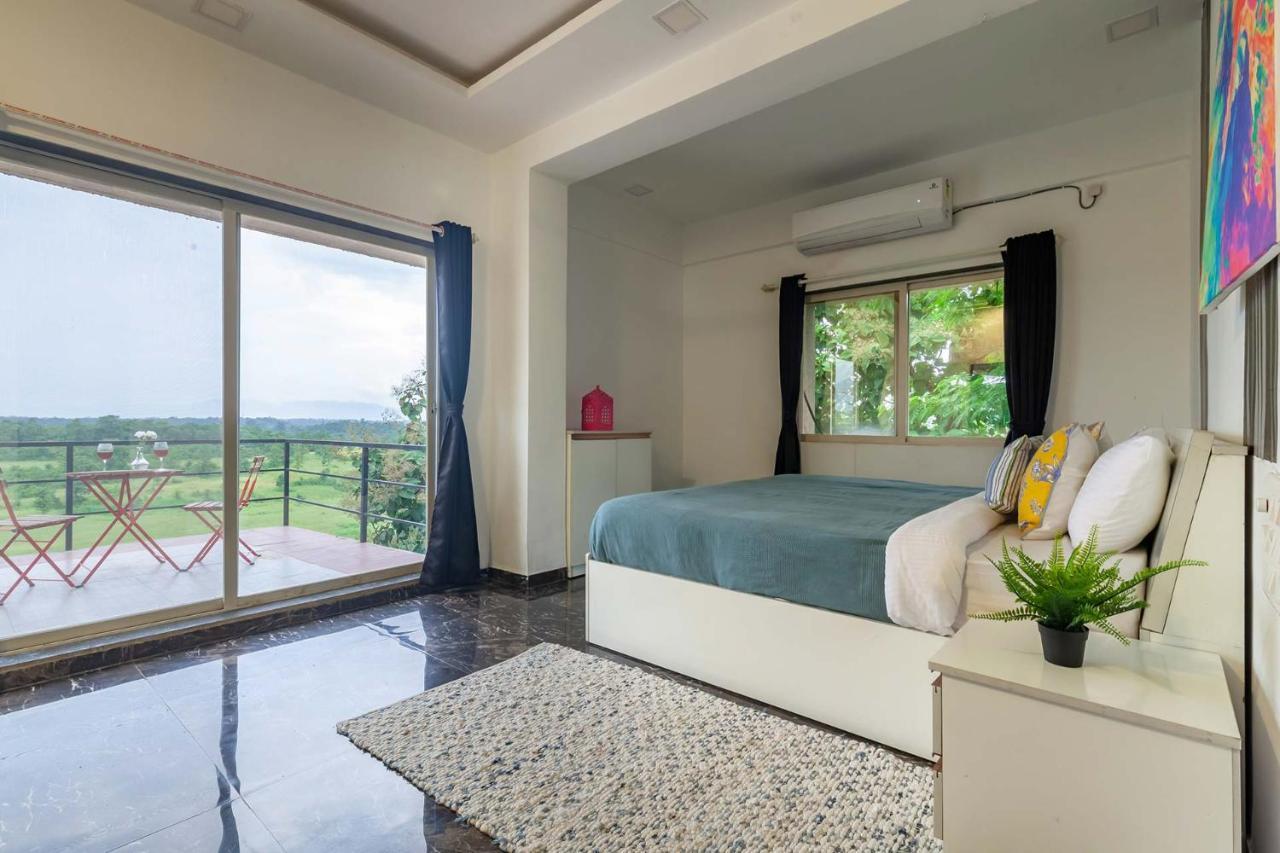 Stayvista'S Vine & Splash - Riverside Villa With An Infinity Pool And Indoor Games Karjat Exterior foto