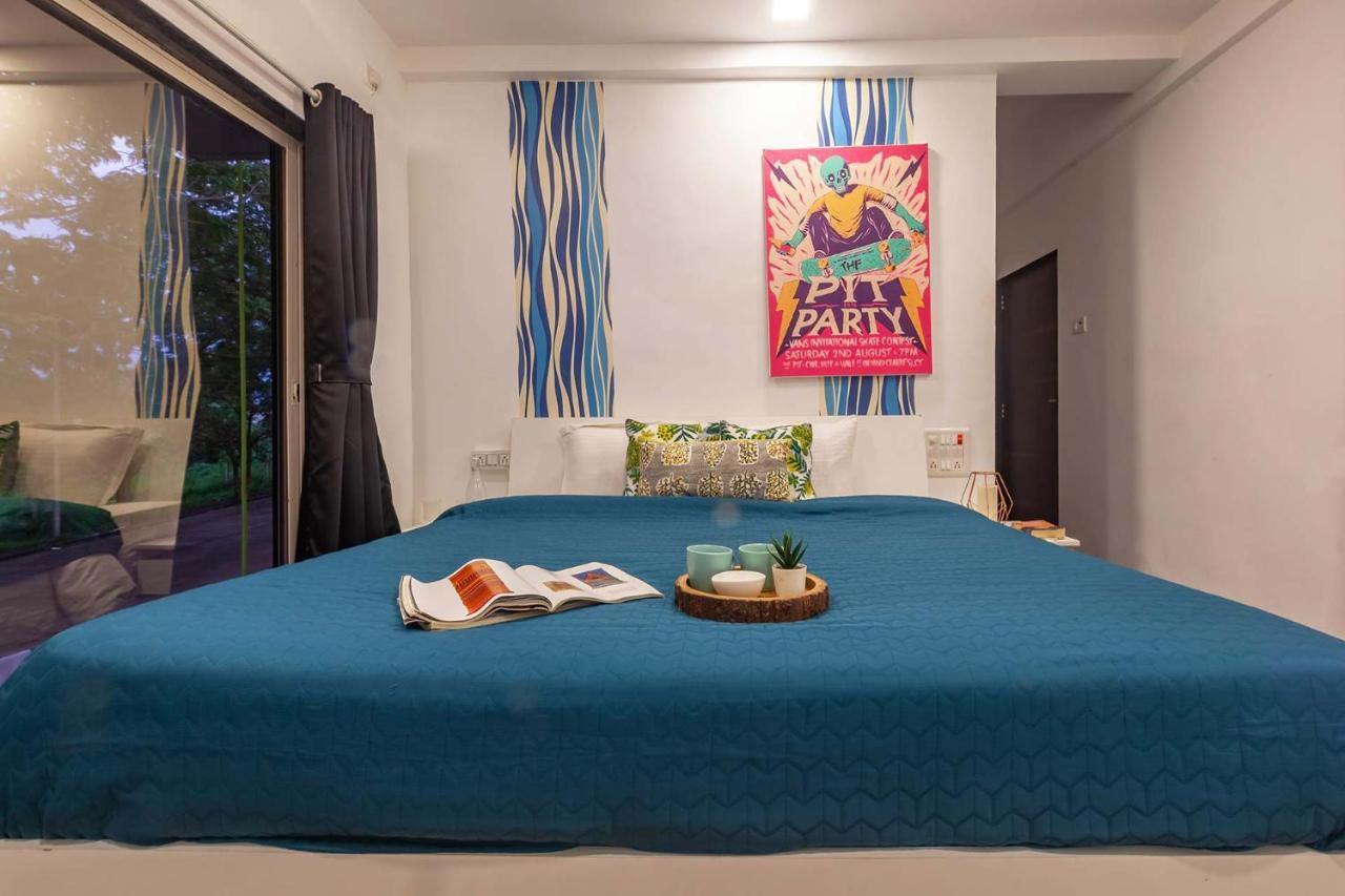 Stayvista'S Vine & Splash - Riverside Villa With An Infinity Pool And Indoor Games Karjat Exterior foto